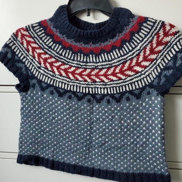 Crop sweater size medium in blue , white and burgundy - Picture 1 of 5